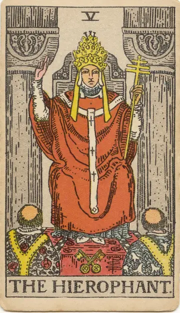Lá The Hierophant (Thầy Tế)